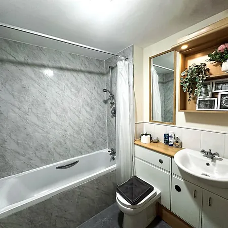Comfy 2 Bedroom Flat Near Edinburgh City Centre Exterior photo